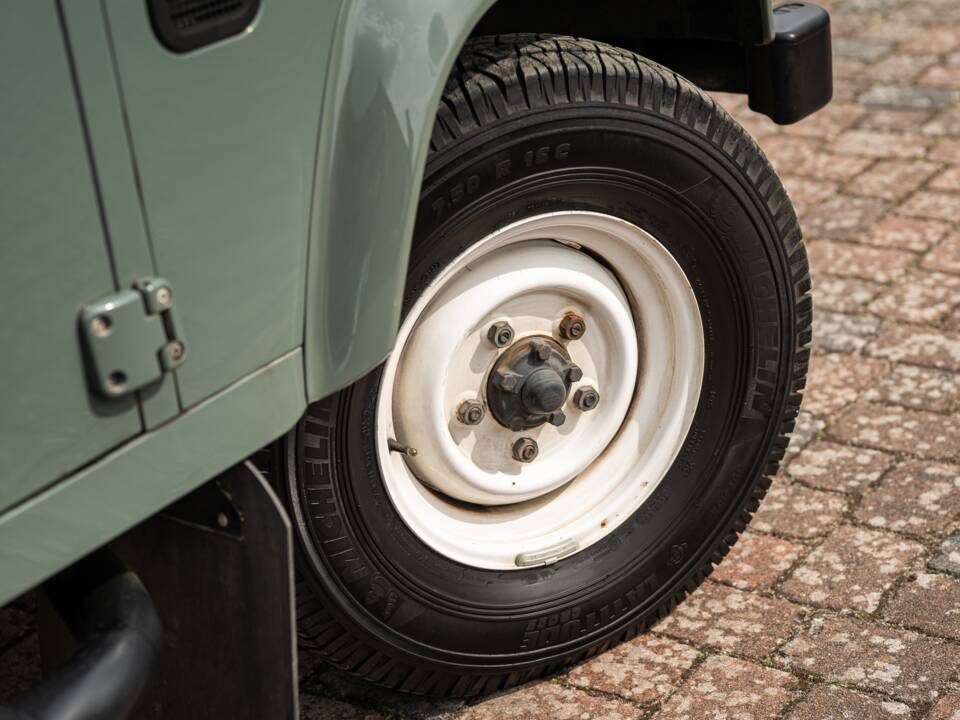 Image 2/42 of Land Rover Defender 90 (2015)