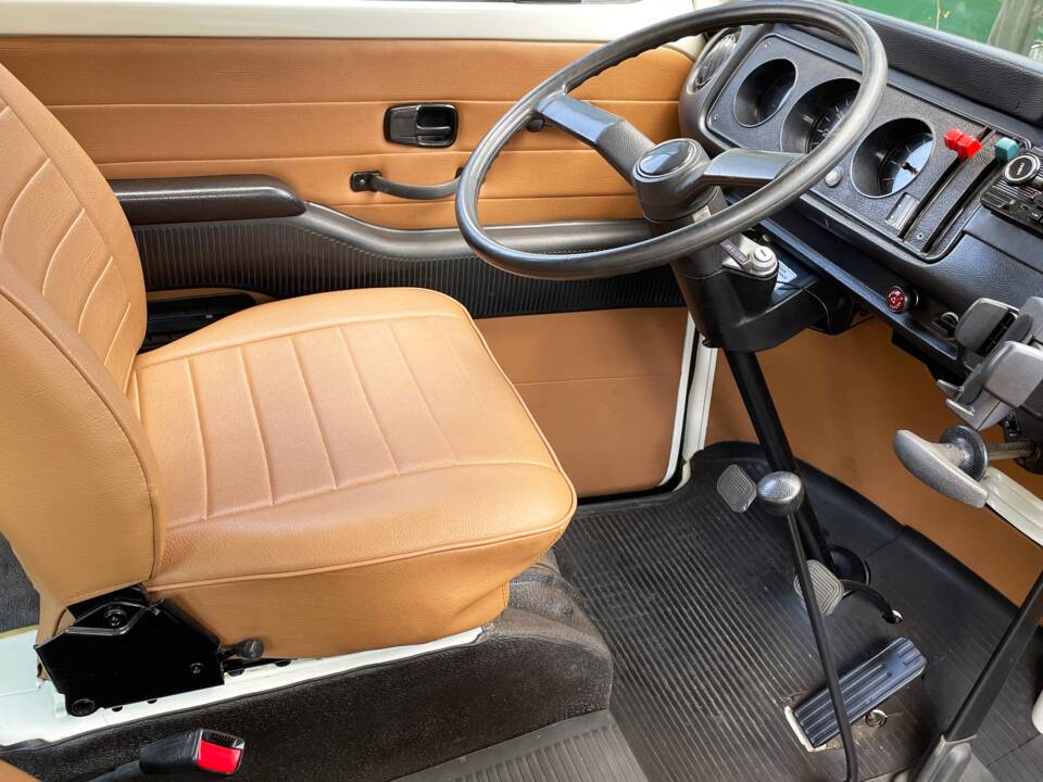 Image 51/73 of Volkswagen T2b Kombi (1978)