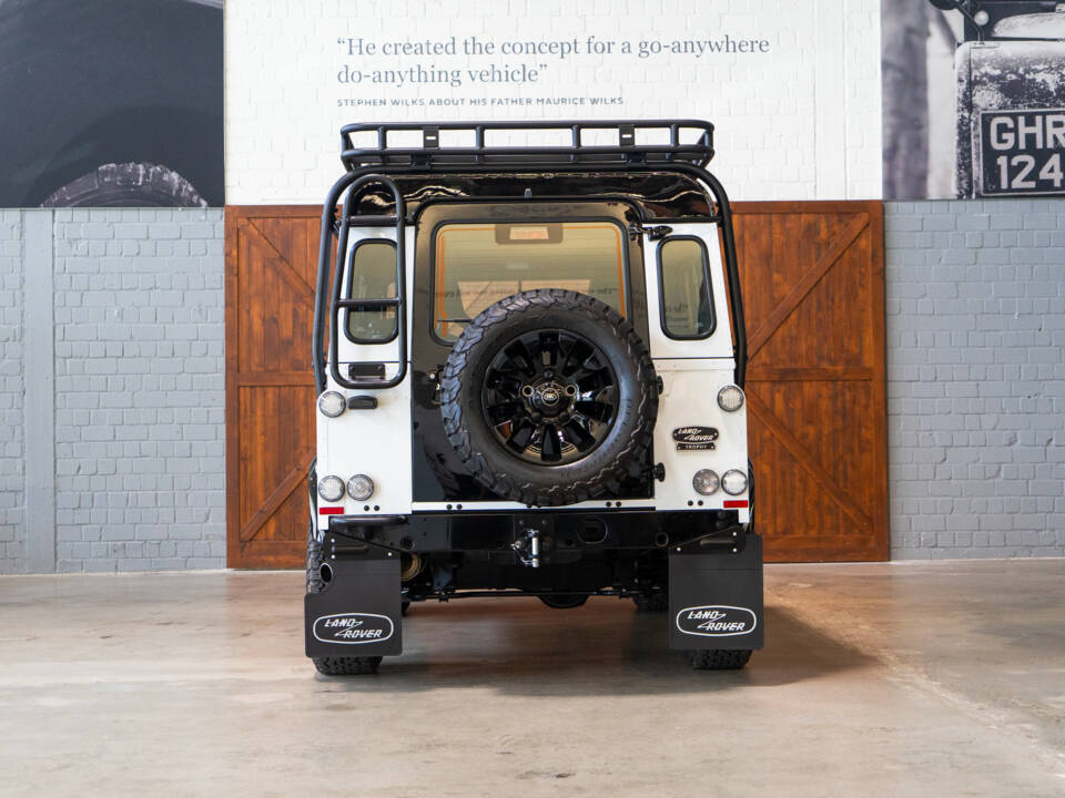 Bild 4/30 von Land Rover Defender 90 Works V8 (2012)