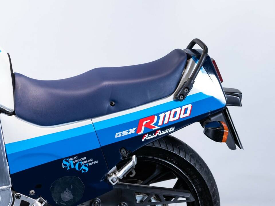 Bild 21/50 von Suzuki GSX-R 1100 (1986)