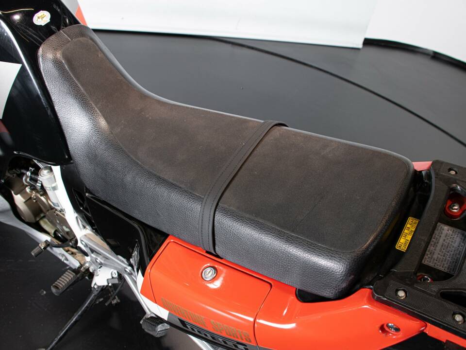 Bild 48/50 von Honda DUMMY (1991)