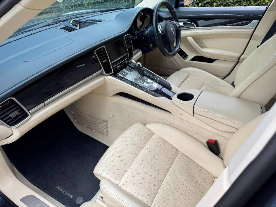 Bild 24/36 von Porsche Panamera 4S (2009)