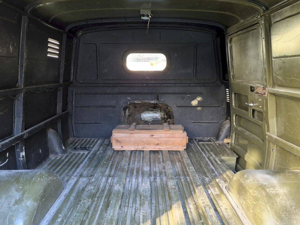 Image 41/51 of UAZ 3741 (1991)