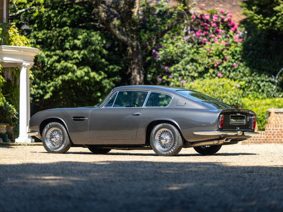 Bild 2/50 von Aston Martin DB 6 Vantage (1970)