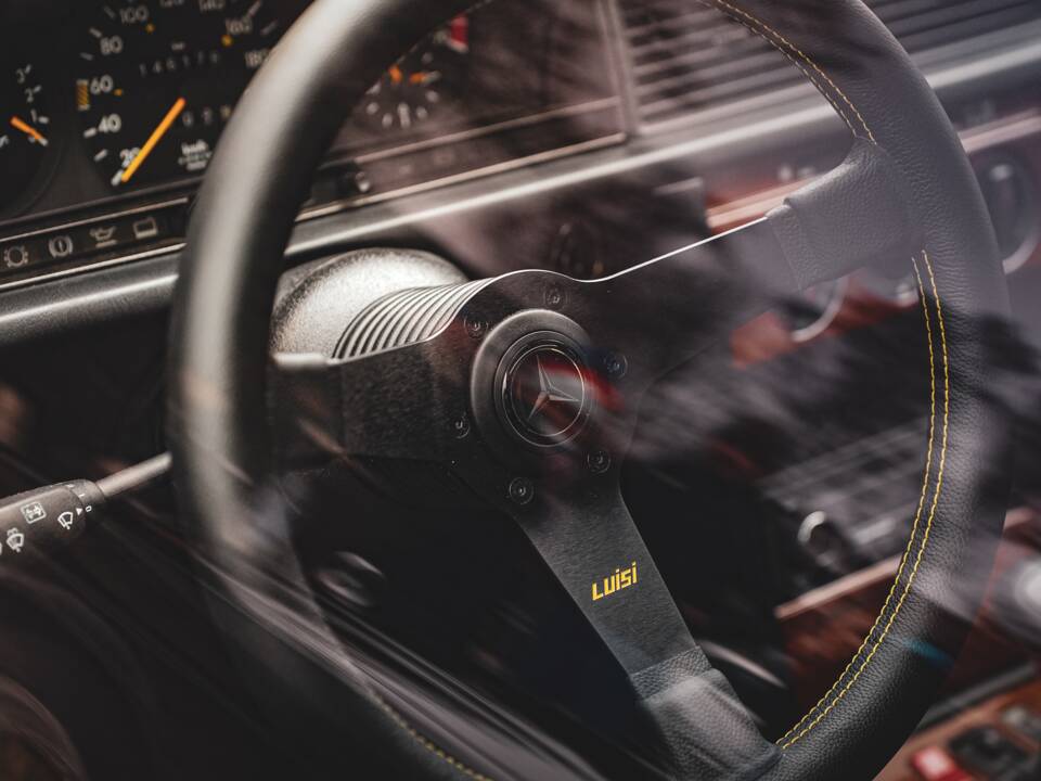 Immagine 16/49 di Mercedes-Benz 190 E (1990)