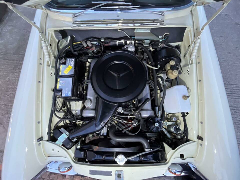 Image 50/50 of Mercedes-Benz 280 SE 3,5 (1971)