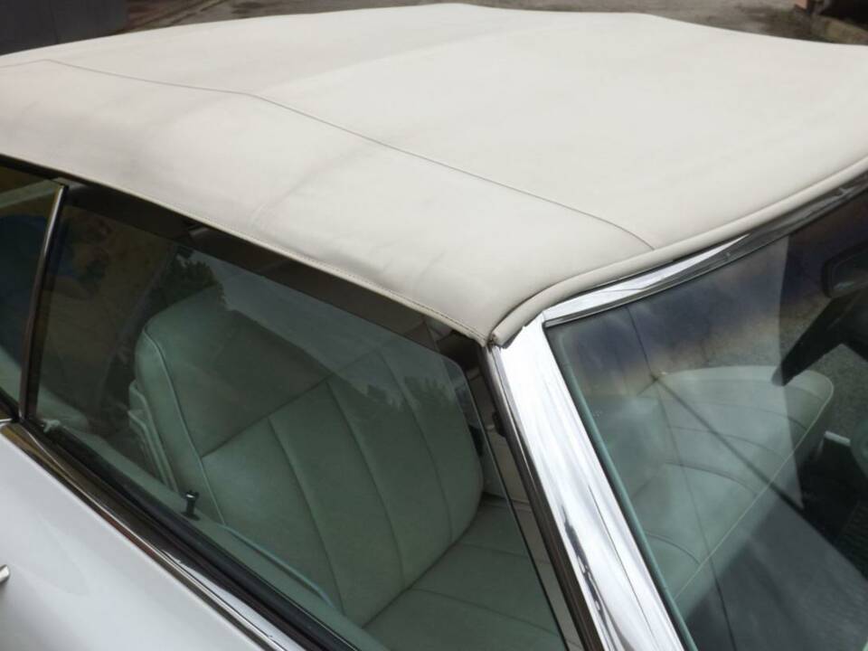 Immagine 44/50 di Cadillac DeVille Convertible (1969)