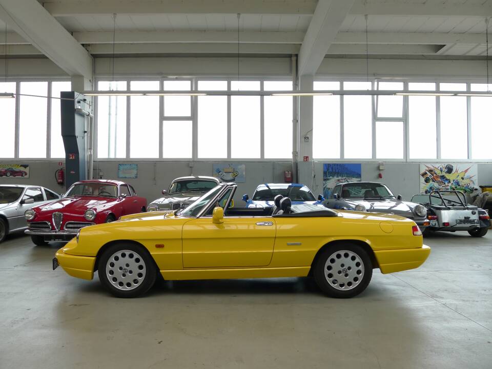Bild 31/39 von Alfa Romeo 2.0 Spider (1992)