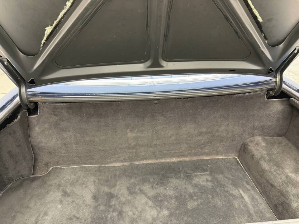 Image 20/23 of Mercedes-Benz 380 SL (1984)