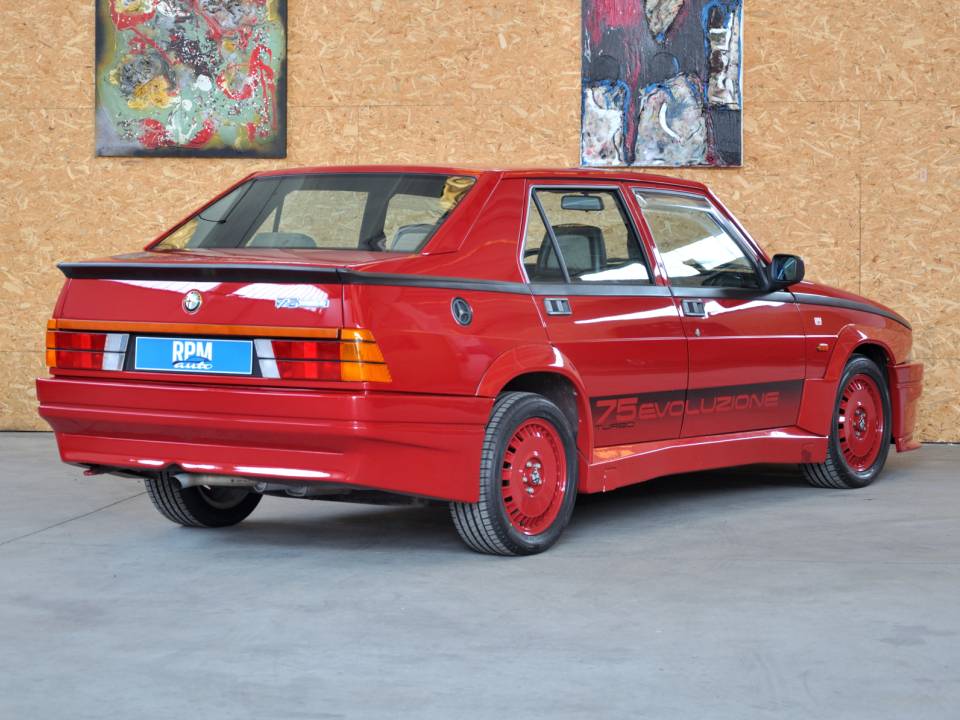 Image 15/50 de Alfa Romeo 75 1.8 Turbo Evoluzione (1987)