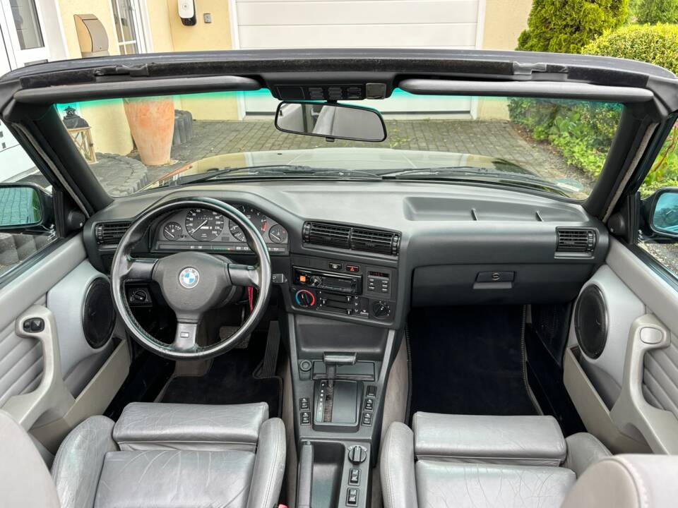 Image 14/40 of BMW 320i (1992)