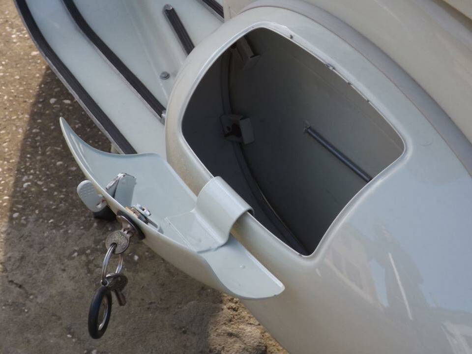 Image 34/38 of Piaggio Vespa 125 (1957)