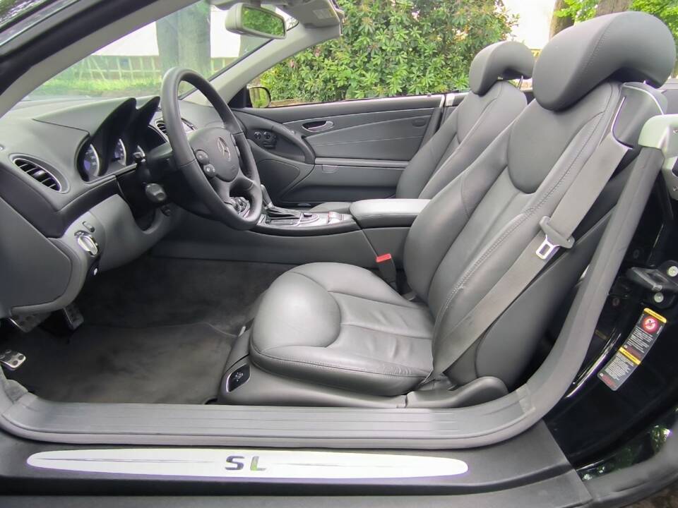 Imagen 7/58 de Mercedes-Benz SL 350 (2005)