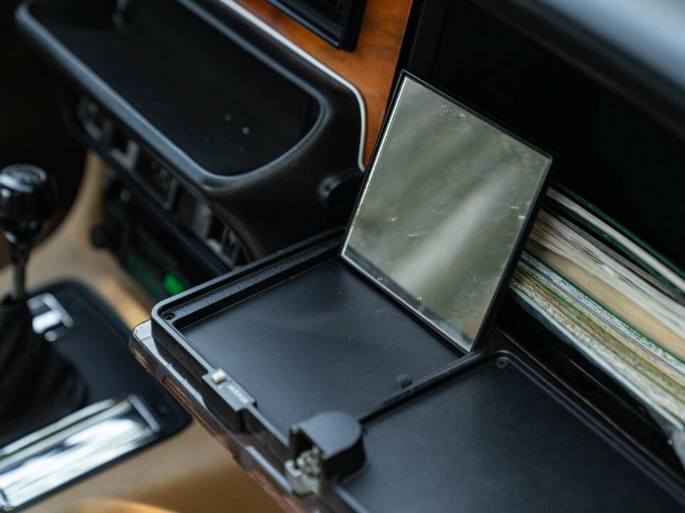 Image 42/50 of Jaguar XJ 6 4.2 (1981)