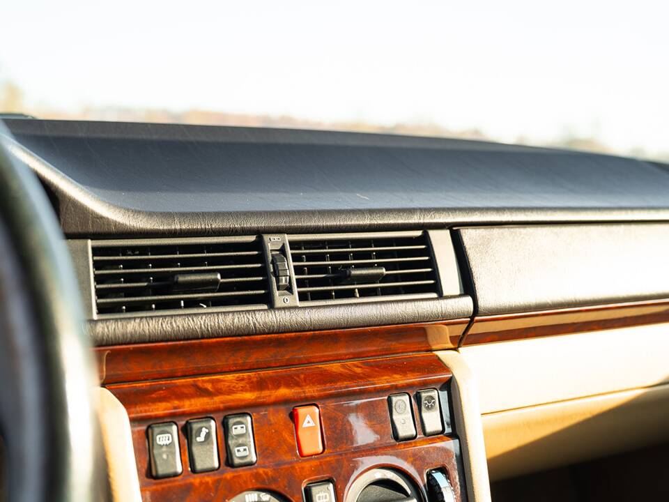 Bild 29/38 von Mercedes-Benz 500 E (1991)