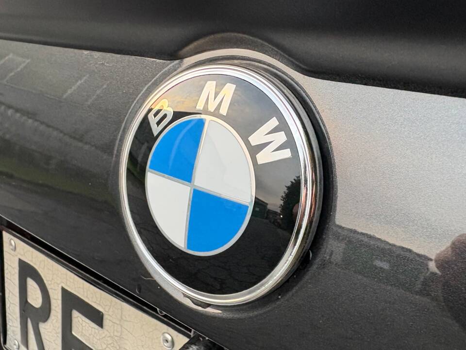 Image 14/27 of BMW 320i (1989)