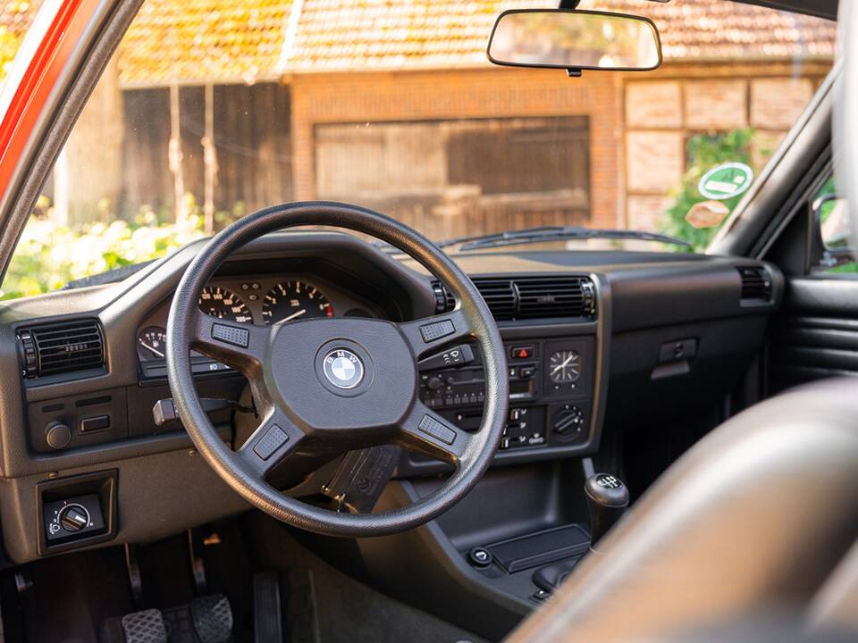 Immagine 17/33 di BMW 318i (1991)