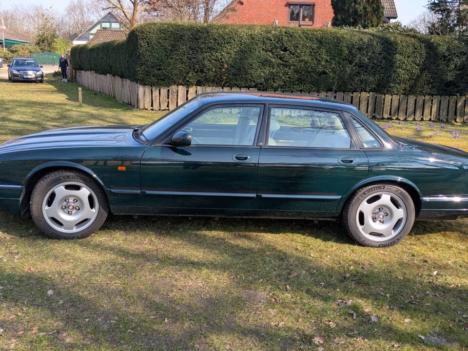 Image 8/64 of Jaguar XJR 4.0 Supercharged (1995)