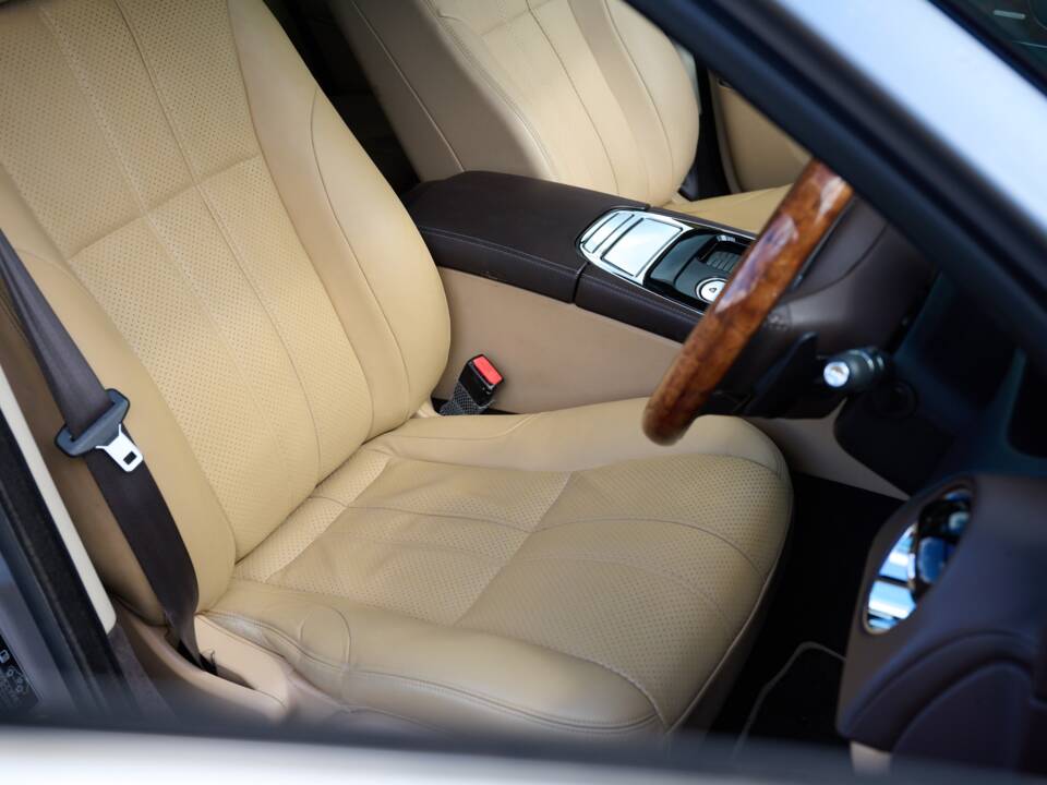 Bild 25/50 von Jaguar XJ 5.0 (2010)