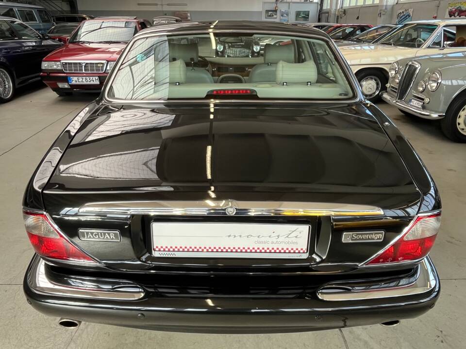 Image 31/50 of Jaguar XJ 8 Sovereign (2000)