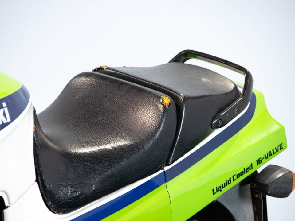 Image 27/36 of Kawasaki GPZ 600 R (1985)