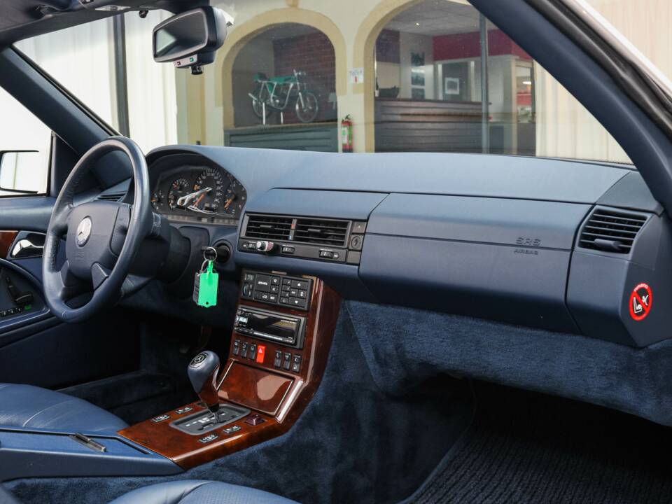 Bild 31/84 von Mercedes-Benz SL 320 (1996)