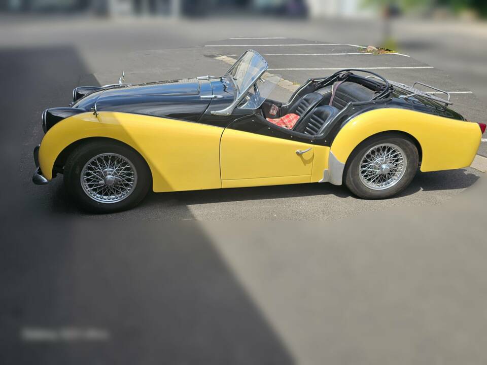 Image 2/12 of Triumph TR 3A (1961)