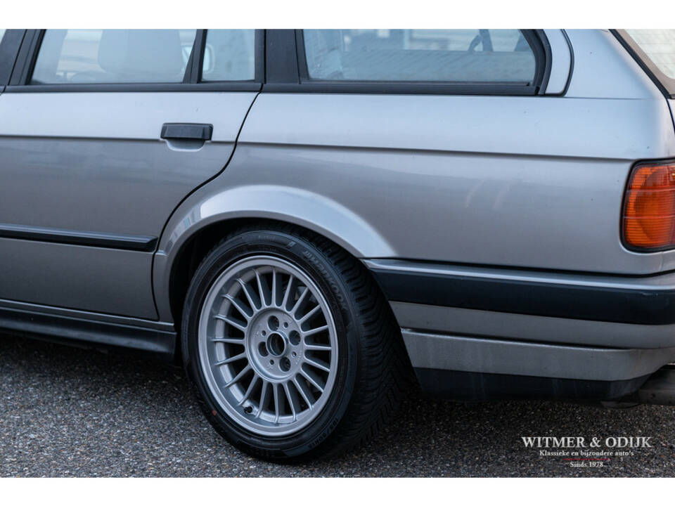 Image 27/50 de BMW 320i Touring (1989)