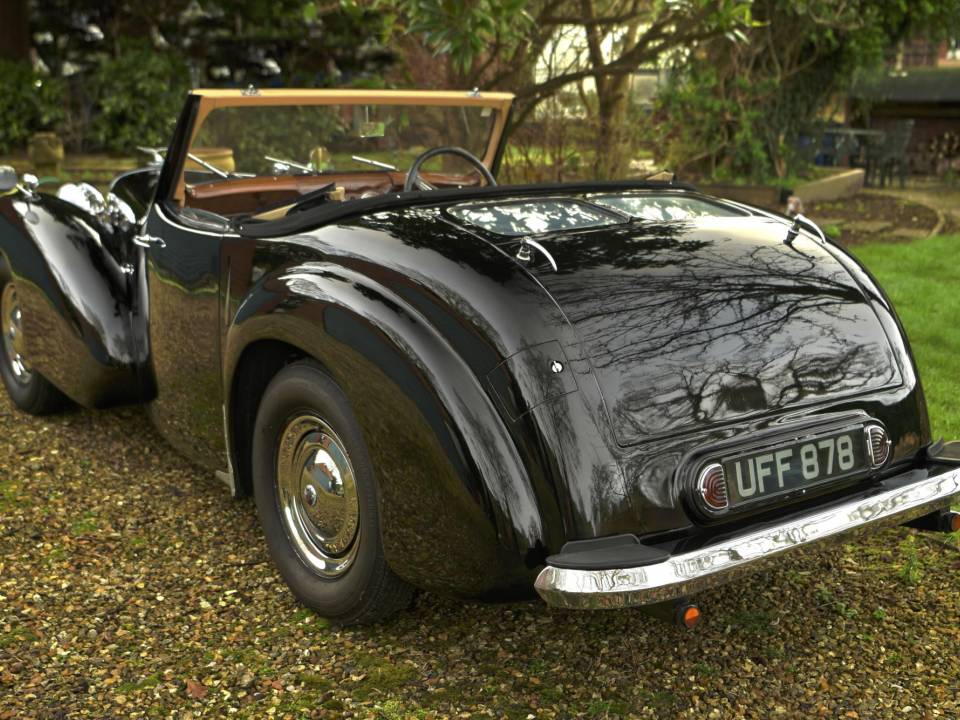 Image 14/50 of Triumph 2000 Roadster (1949)