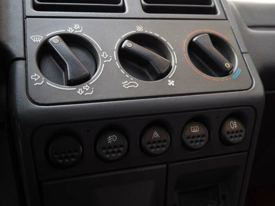 Image 13/50 de Peugeot 205 GTi 1.9 (1988)