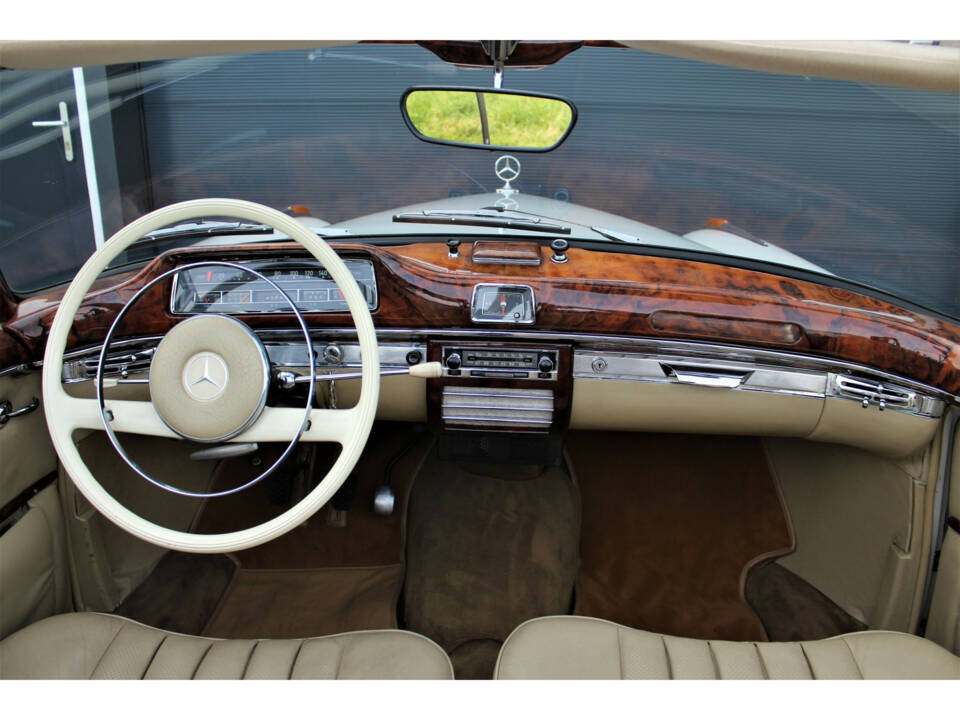 Image 10/35 of Mercedes-Benz 220 SE Cabriolet (1959)