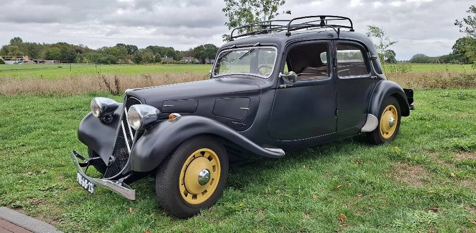 Image 2/7 of Citroën Traction Avant 11 B (1939)