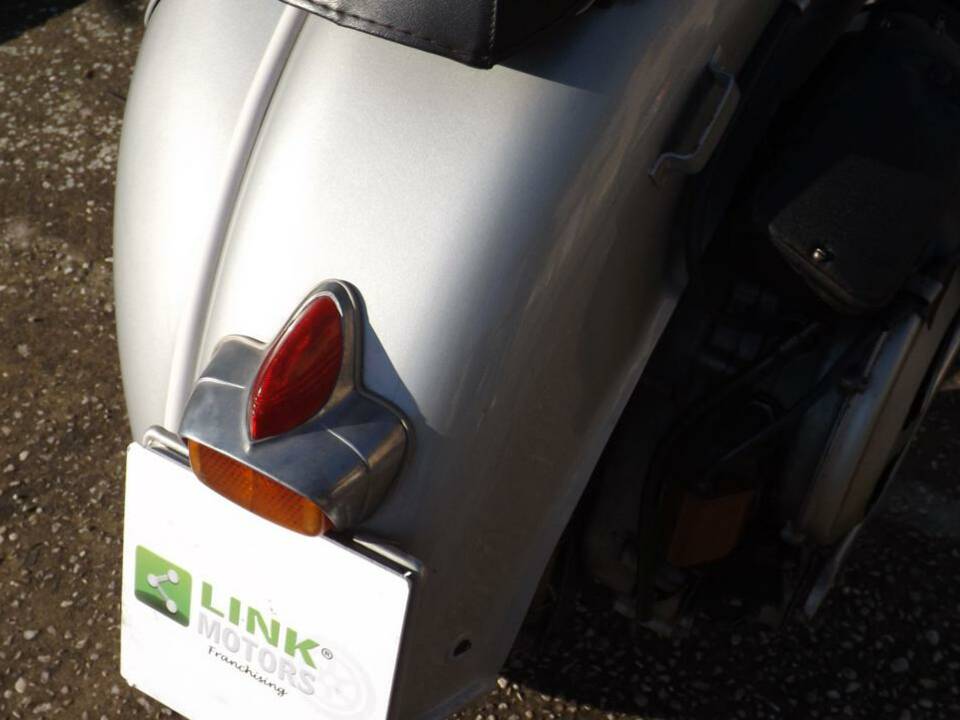 Bild 33/37 von Piaggio Vespa 150 GS (1958)