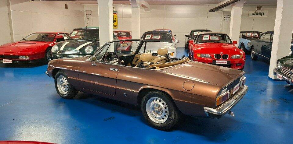 Image 5/43 of Alfa Romeo 2000 Spider Veloce (1982)