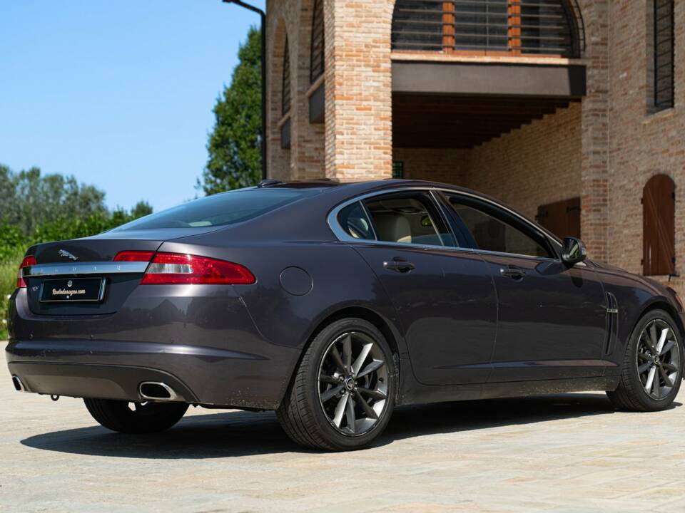 Immagine 7/50 di Jaguar XF 3.0 D-S (2008)