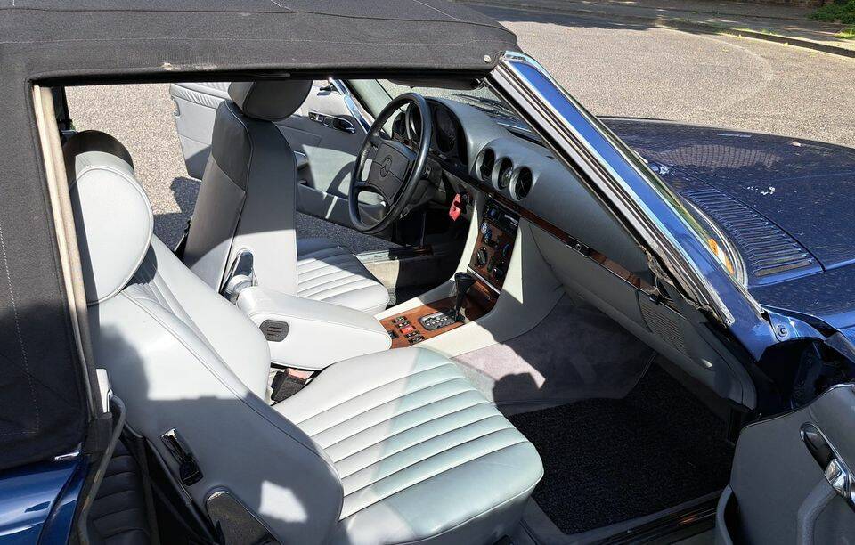 Afbeelding 13/34 van Mercedes-Benz 300 SL (1988)