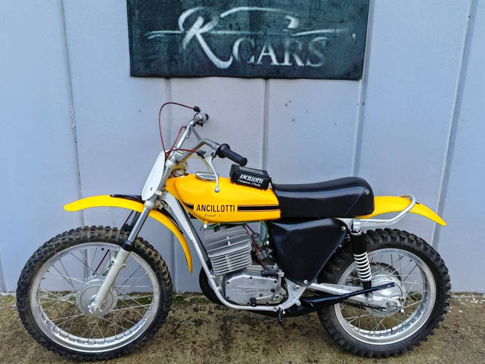 Imagen 1/9 de Ancillotti DUMMY (1976)