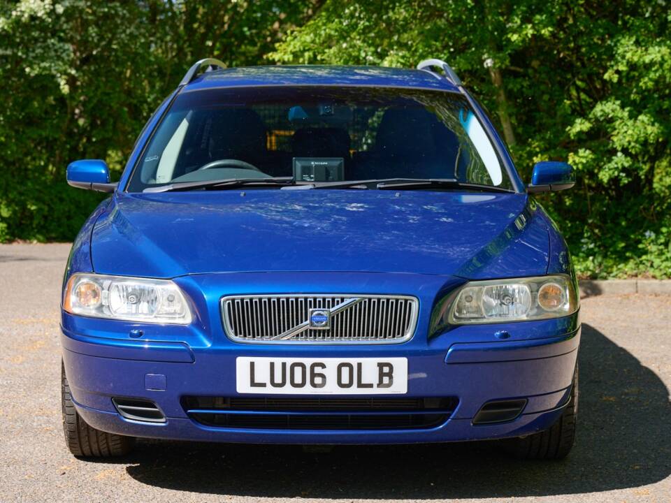 Image 6/50 of Volvo V 70 2.4 (2006)