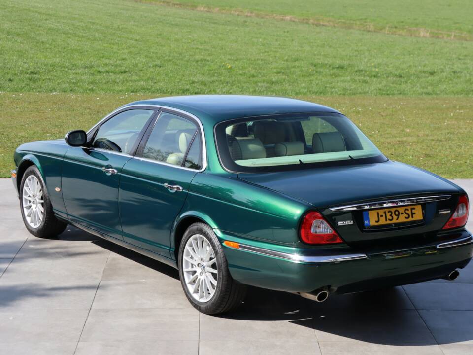 Imagen 2/50 de Jaguar XJ 8 4.2 (2006)