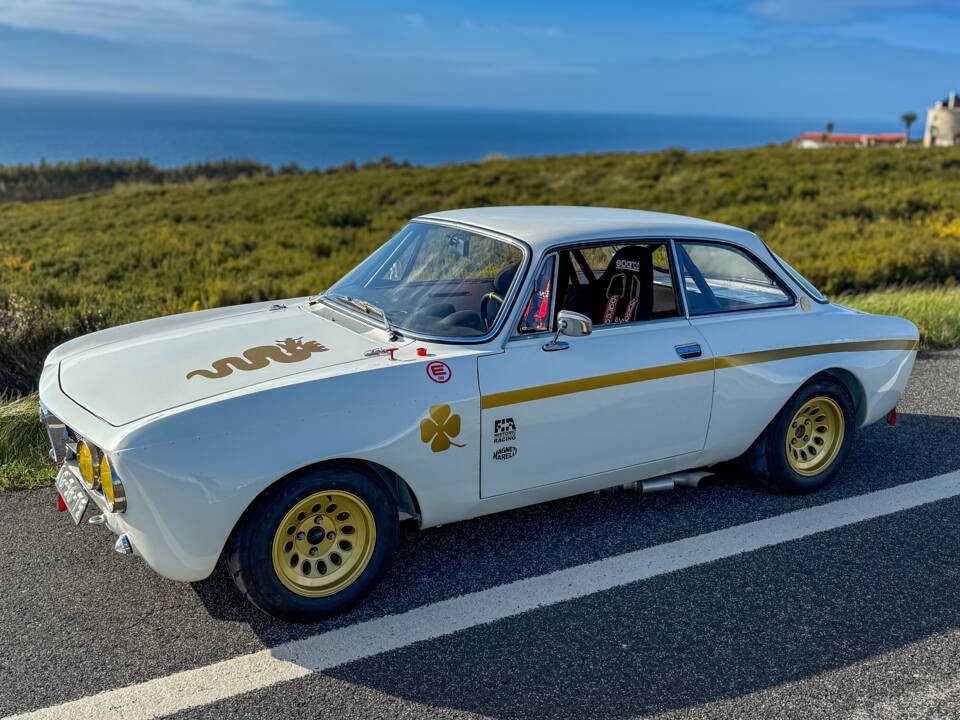 Image 5/99 of Alfa Romeo Giulia 1750 GT Am (1971)