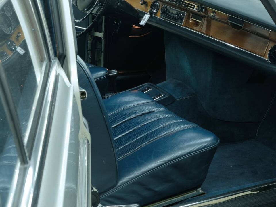 Image 43/50 of Mercedes-Benz 300 SEL 3.5 (1972)