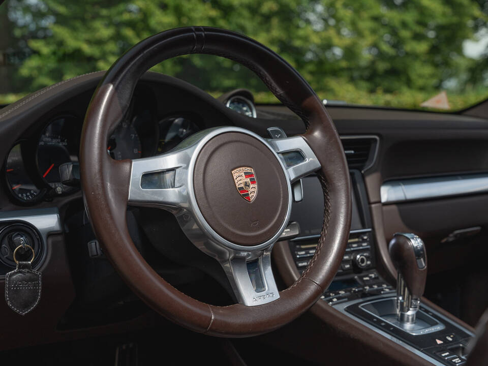 Image 16/28 de Porsche 911 Carrera S (2012)