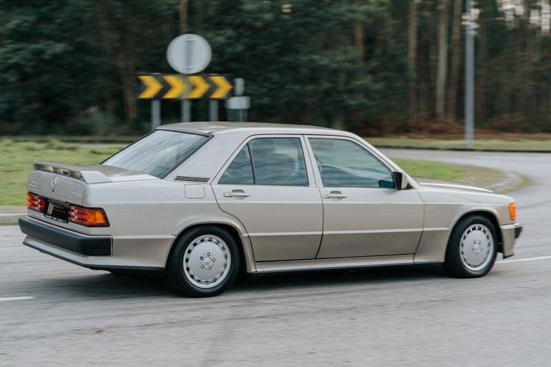 Image 16/69 de Mercedes-Benz 190 E 2.3-16 (1988)