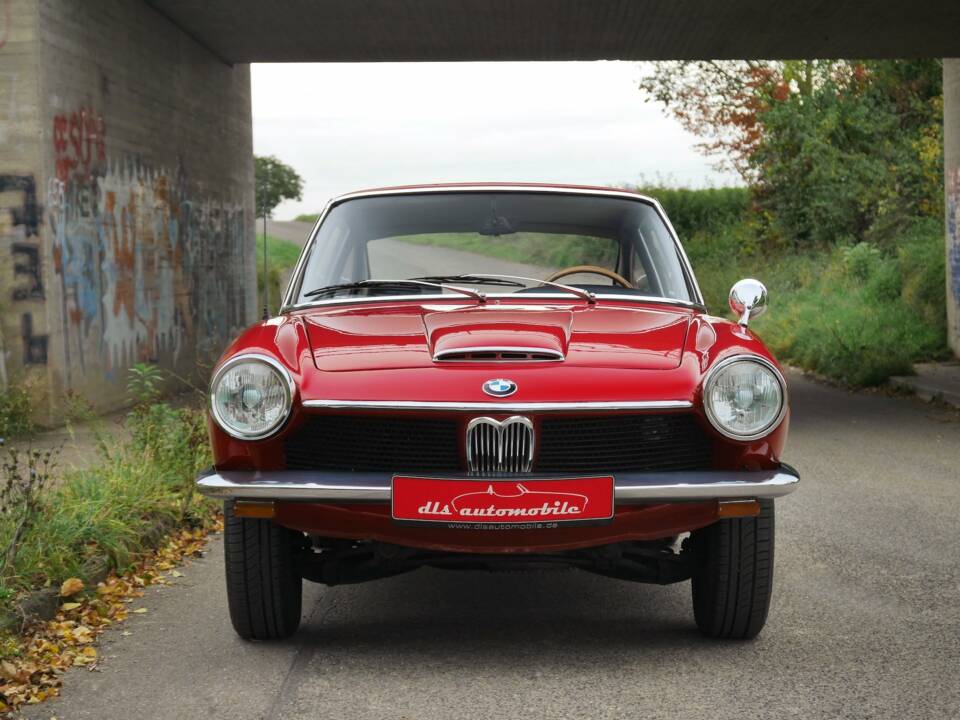 Image 33/38 de BMW 1600 GT (1968)