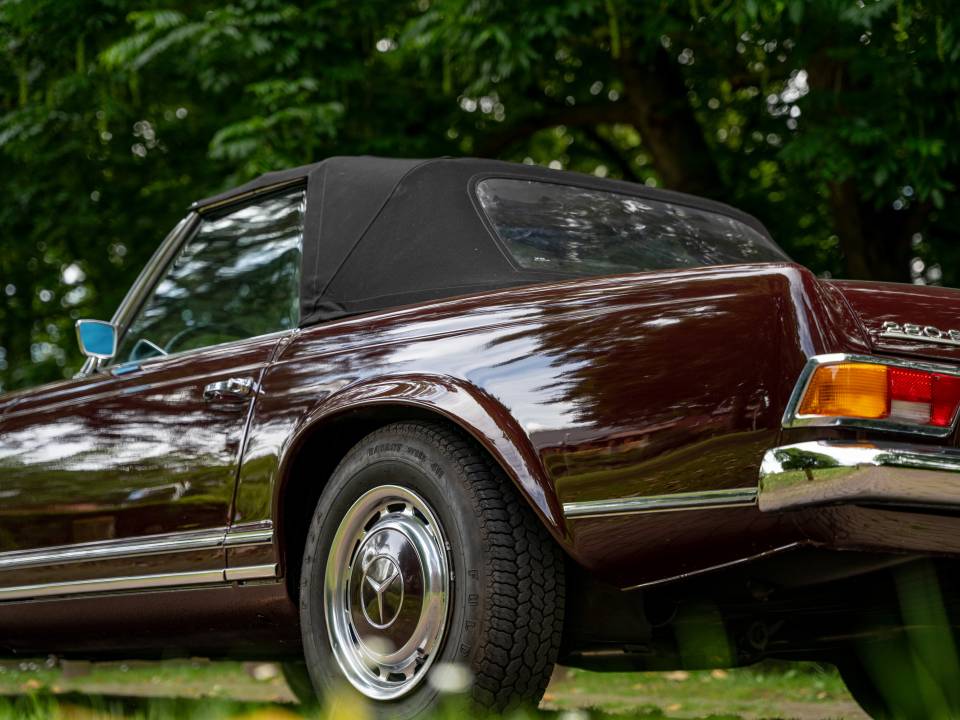 Image 27/59 of Mercedes-Benz 280 SL (1971)