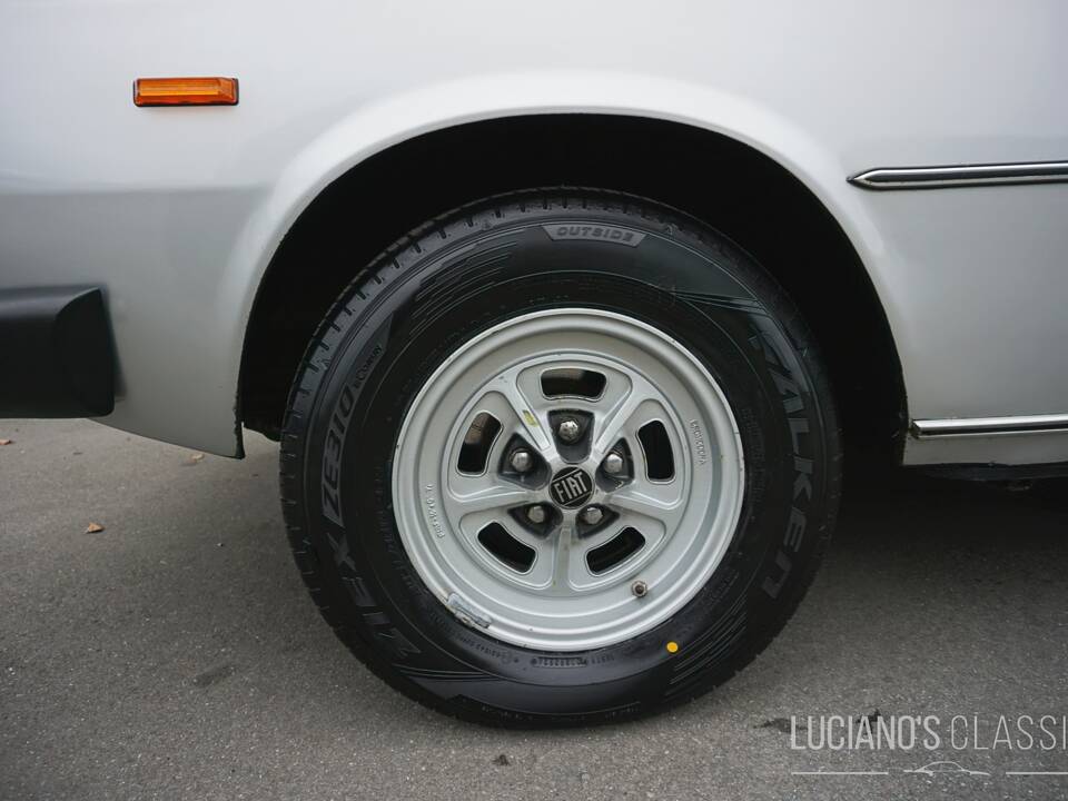 Image 17/66 of FIAT 130 Coupé (1972)