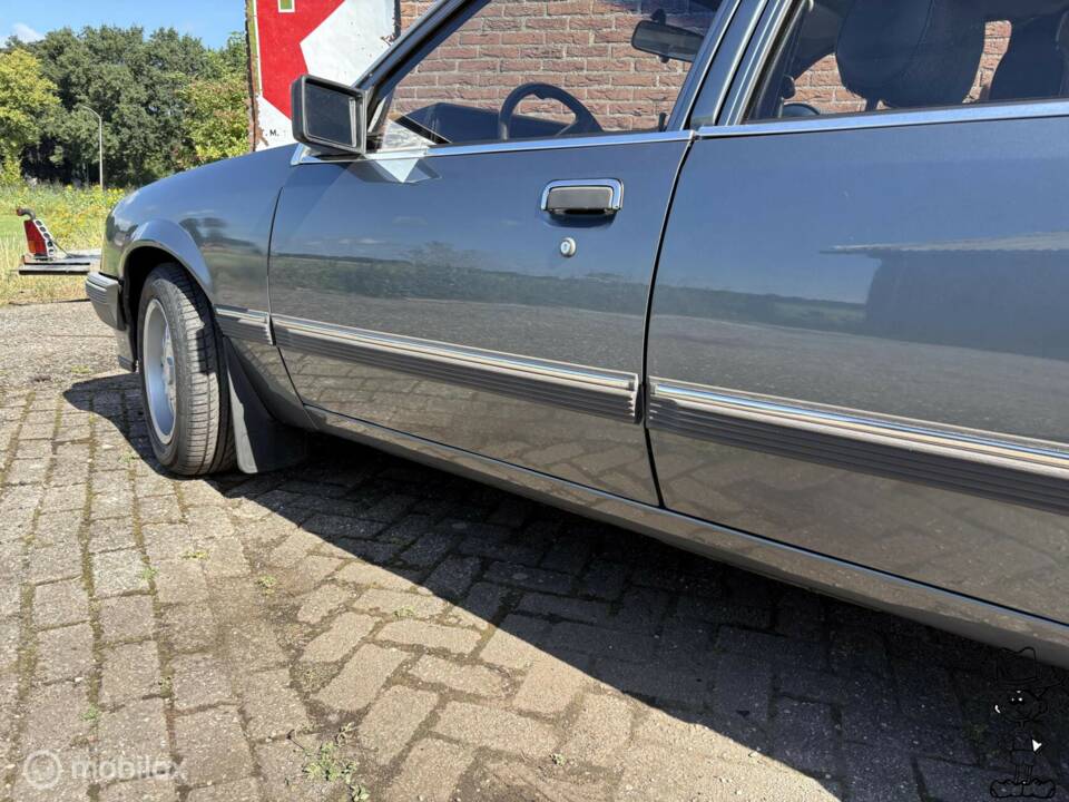 Image 19/35 de Opel Rekord 2,0 E (1985)