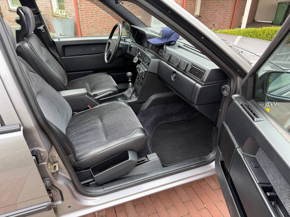 Obraz 15/53 pojazdu Volvo 740 (1990)