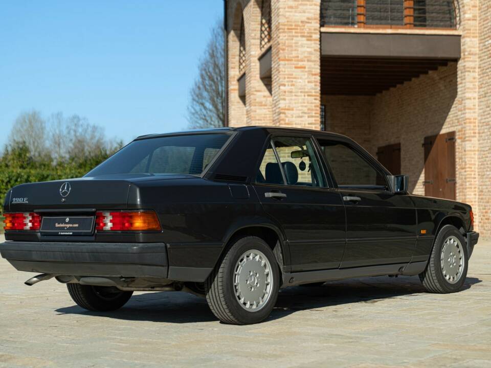 Imagen 6/50 de Mercedes-Benz 190 E (1988)