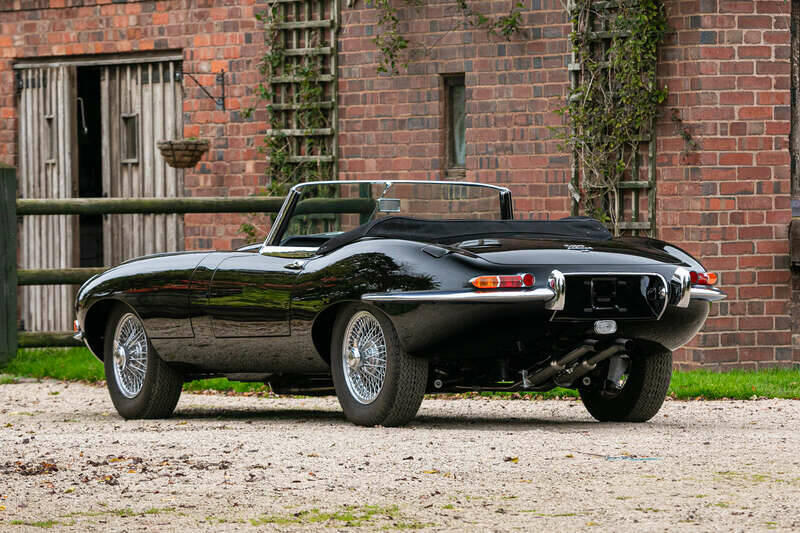 Image 4/50 de Jaguar E-Type (1967)